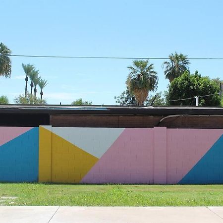 Villa Newly Remodeled Midcentury Pink Flamingo Casa à Phoenix Extérieur photo