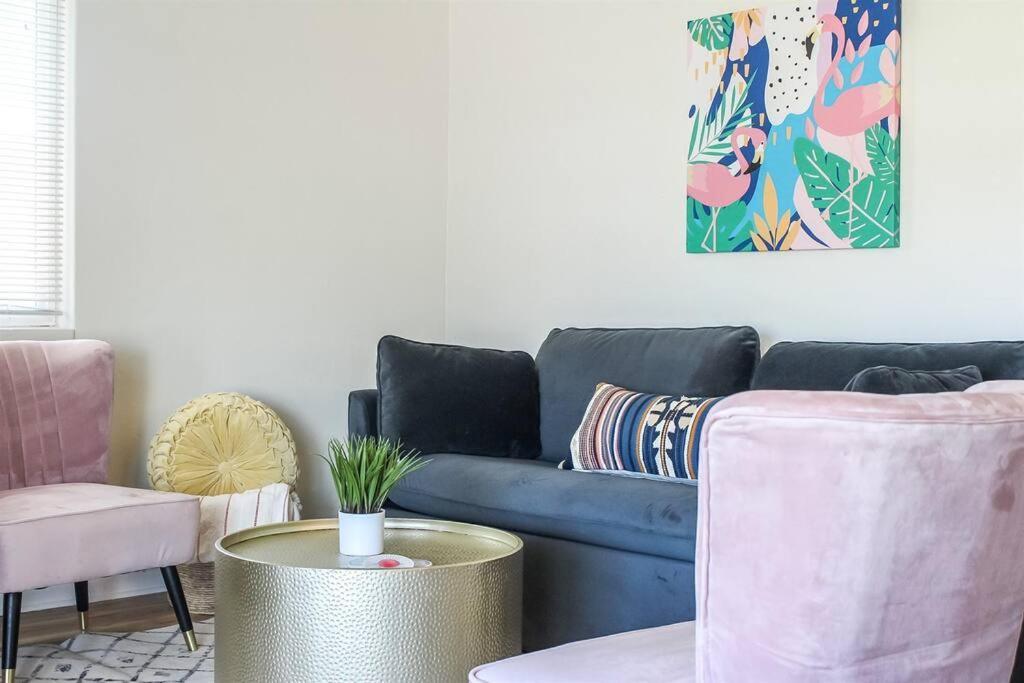 Villa Newly Remodeled Midcentury Pink Flamingo Casa à Phoenix Extérieur photo