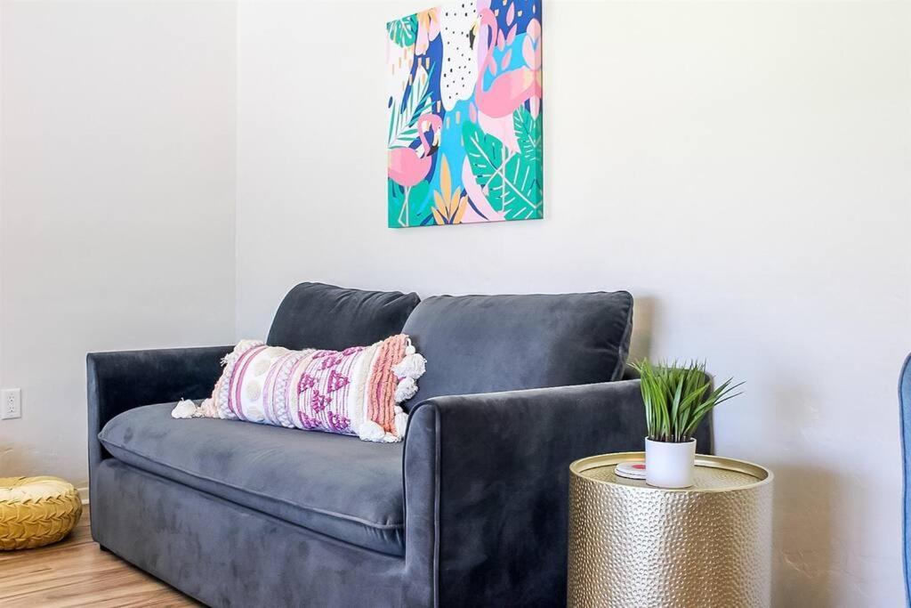 Villa Newly Remodeled Midcentury Pink Flamingo Casa à Phoenix Extérieur photo