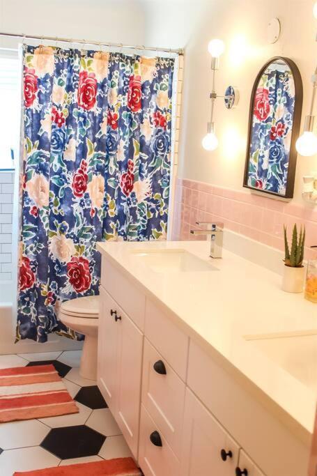 Villa Newly Remodeled Midcentury Pink Flamingo Casa à Phoenix Extérieur photo